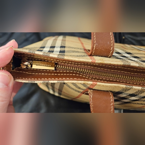 *MINT CONDITION* Vintage Burberry Haymarket Tote w/ free key fob & bag - Picture 10 of 16